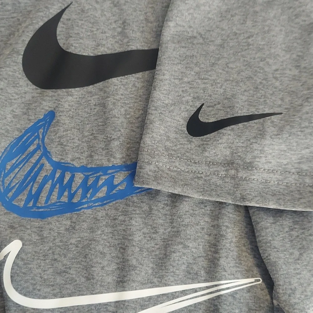 ⭐️ 5/$30 Nike swoosh youth dri fit, medium, size 6